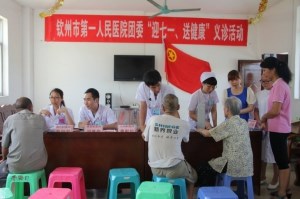 我院团委“迎七一、送健康”义诊活动
