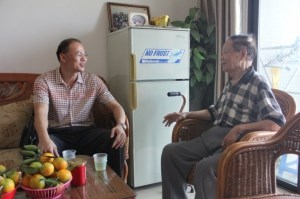 黎华彪书记看望邓克兴老院长