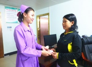 导医廖子谊捡到近万元现金归还失主