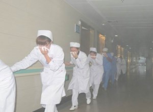 我院举行消防应急演练