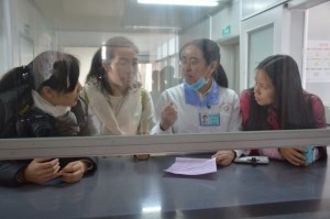 网友到我院体验临床用血直报