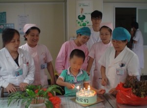 新生儿科的特殊生日party