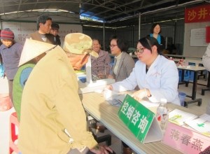 第一党支部组织下乡义诊