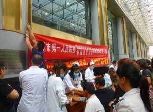 我院开展“肾脏日”党员义诊专题活动