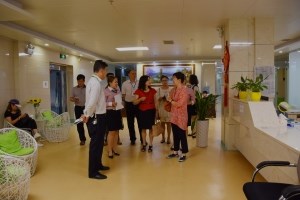 国家食药监总局检查我院化妆品监测工作