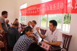 党委组织赴浦北县白石水镇开展义诊扶贫活动