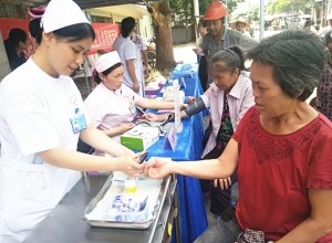 支部开展“双报到、双服务”义诊活动