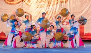 大家乐｜我院承办“广场大家乐”专场文艺晚会精彩纷呈，引来高朋满座