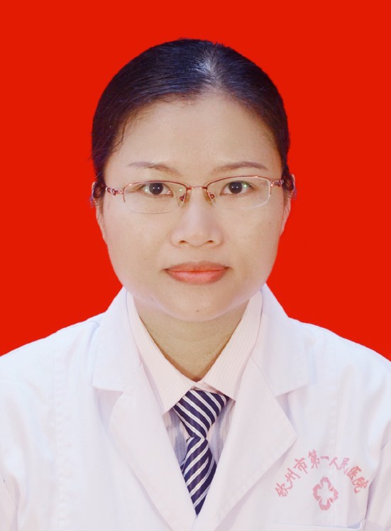 呼吸与危重症医学科二区主任,内科主任医师 钟国华