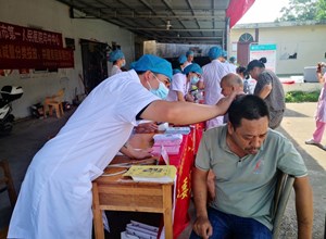 多学科专家下乡开展“科普日”义诊活动