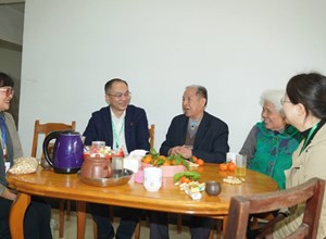 陆永光院长走访慰问退休老同志