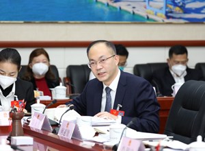 广西日报：清风正气满八桂——代表委员热议持之以恒推进全面从严治党