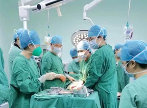 产科主任梁洁获授予“广西三八红旗手”