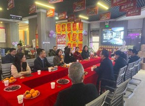 ​钦州市第一人民医院部分党支部联合到企业开展“党建引领优服务，共筑美好新生活”主题党日活动