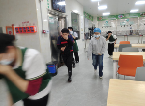 钦州市第一人民医院食堂开展消防应急演练